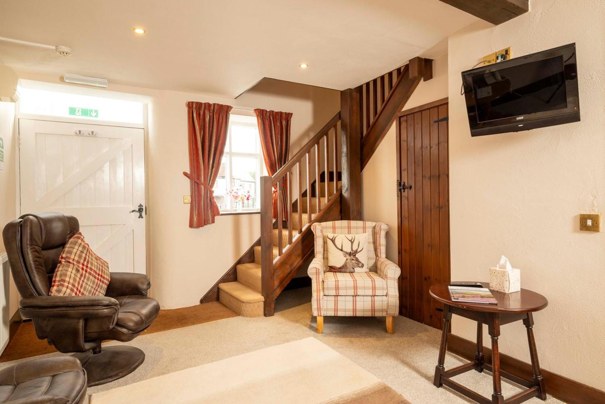 Gaskell Arms Hotel Мъч Уенлок Екстериор снимка