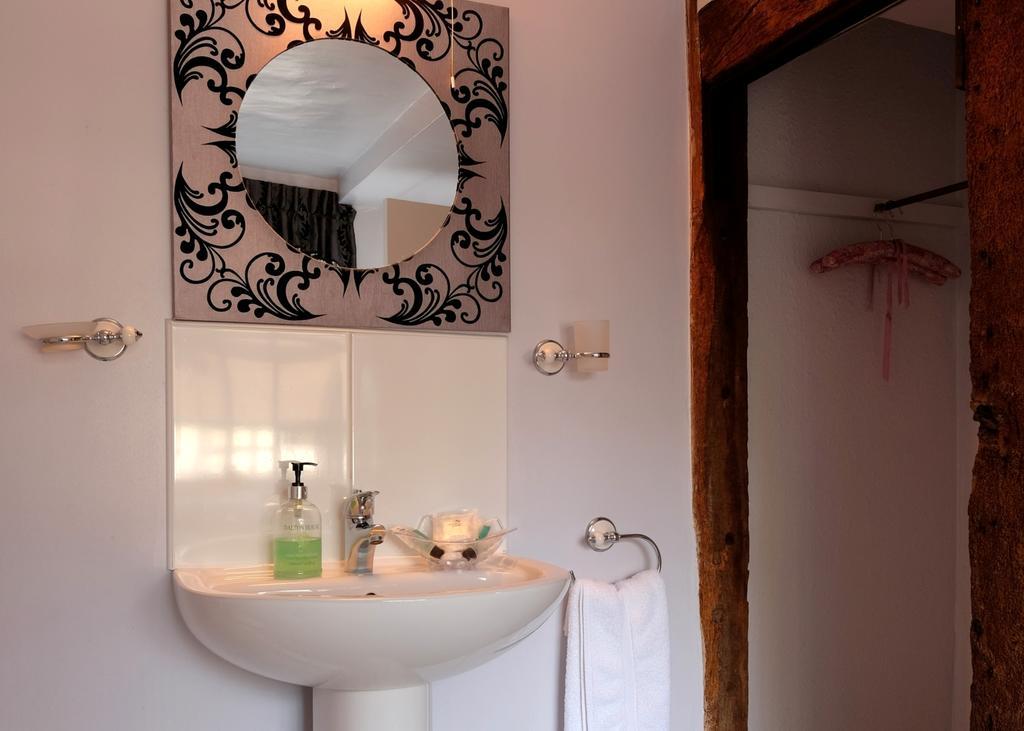 Gaskell Arms Hotel Мъч Уенлок Екстериор снимка