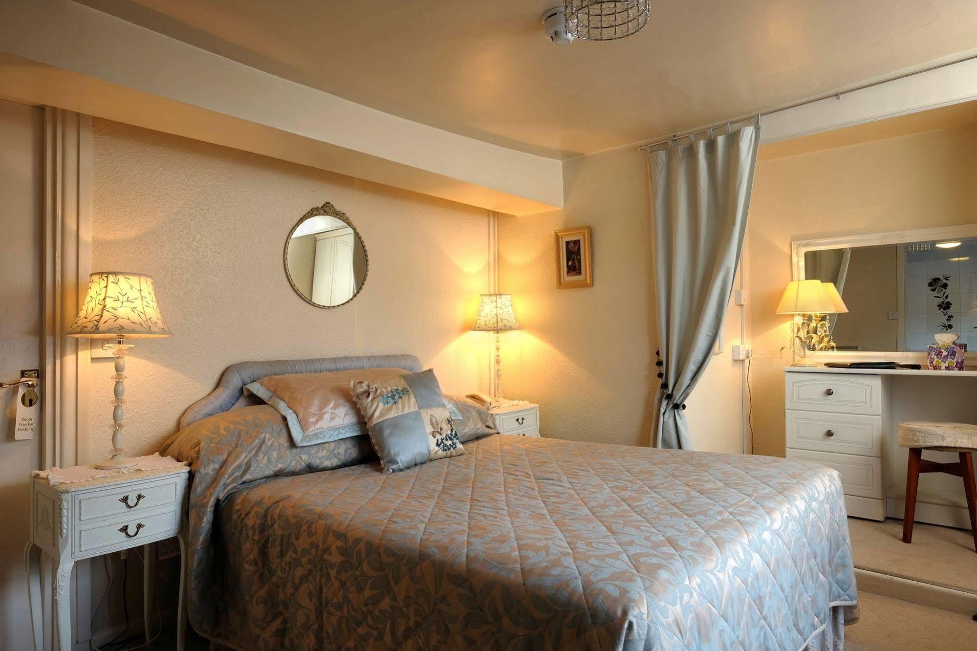 Gaskell Arms Hotel Мъч Уенлок Екстериор снимка