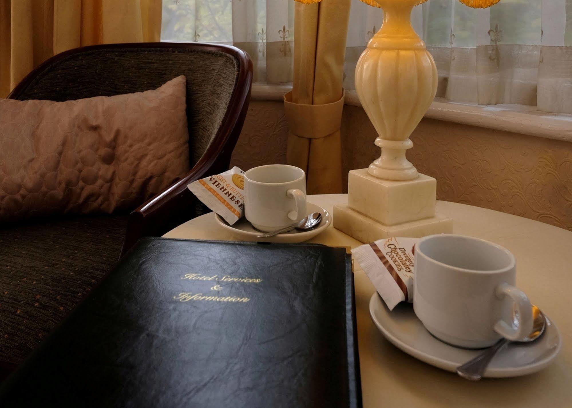 Gaskell Arms Hotel Мъч Уенлок Екстериор снимка