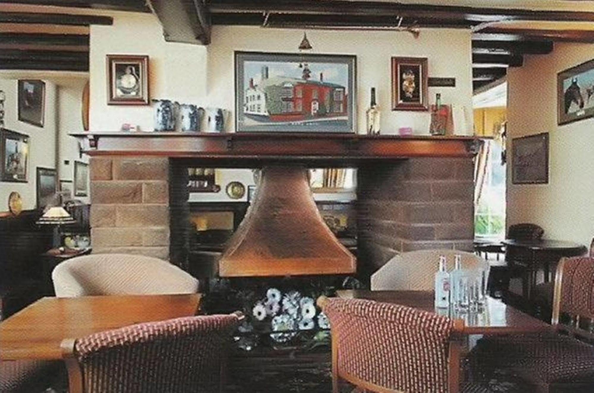 Gaskell Arms Hotel Мъч Уенлок Екстериор снимка