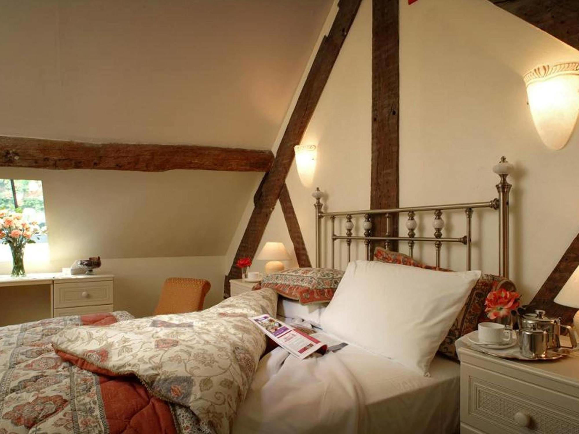 Gaskell Arms Hotel Мъч Уенлок Екстериор снимка