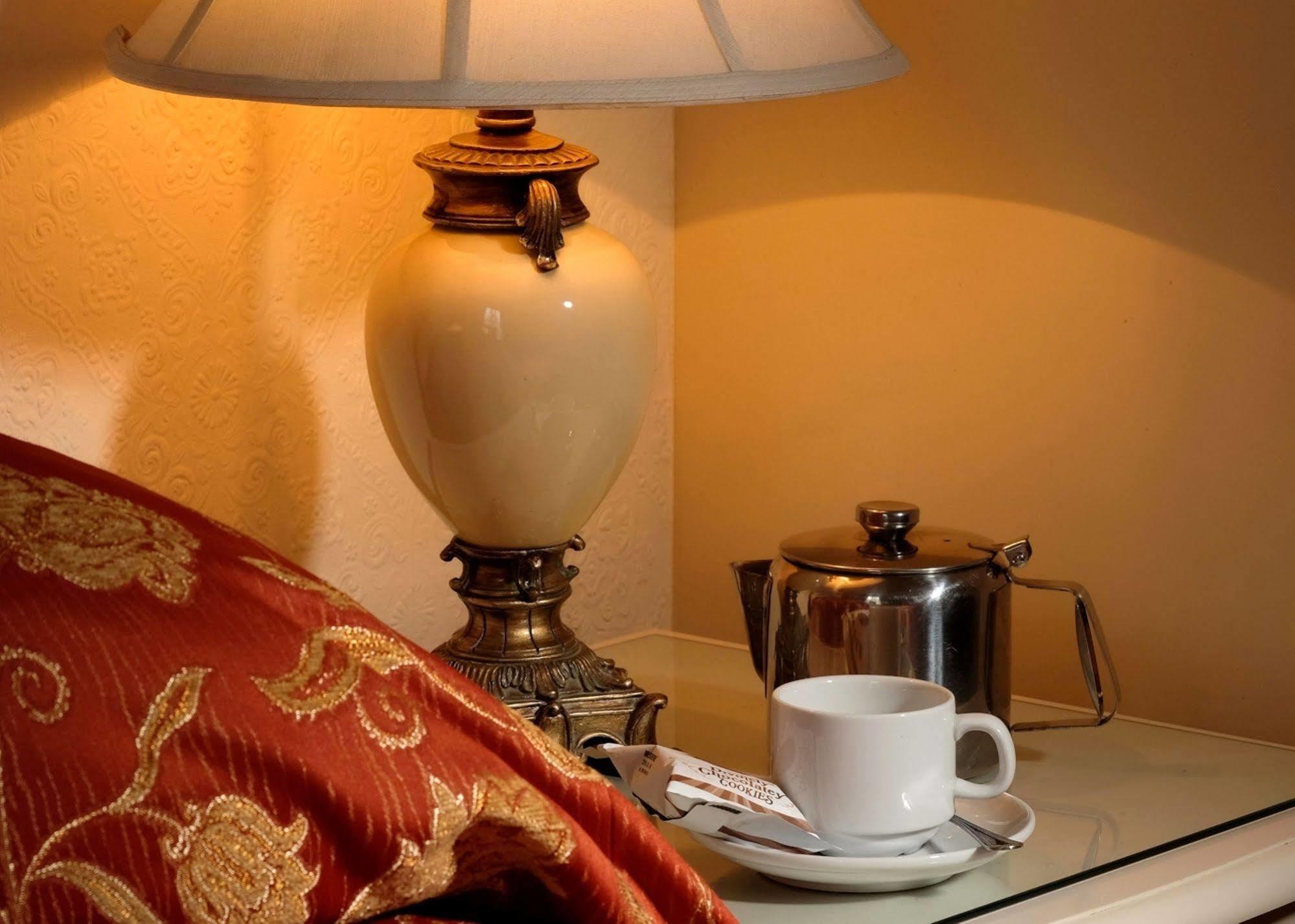 Gaskell Arms Hotel Мъч Уенлок Екстериор снимка